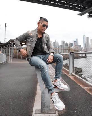 Какие джинсы носить с серой джинсовой курткой мужчине