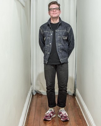 Какие джинсы носить с серой джинсовой курткой мужчине