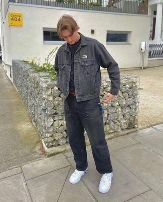 Какие джинсы носить с серой джинсовой курткой мужчине