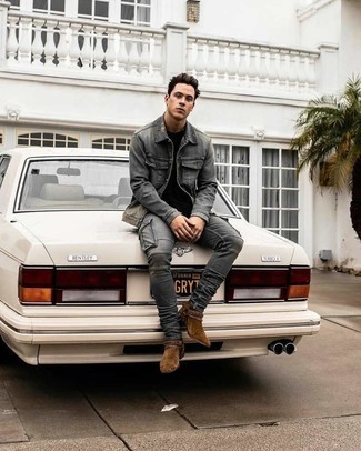 С чем носить серую джинсовую куртку мужчине