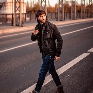 С чем носить серую джинсовую куртку мужчине