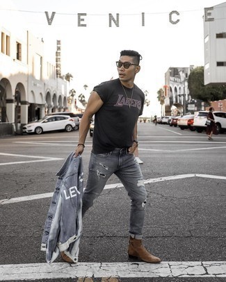 С чем носить серую джинсовую куртку мужчине