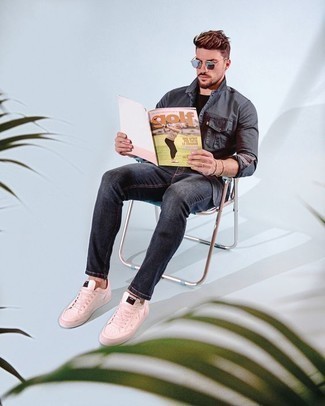 С чем носить серую джинсовую рубашку мужчине