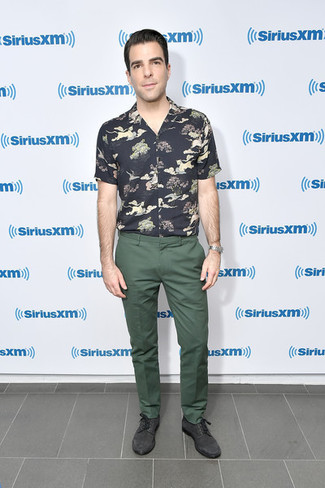 Какие брюки чинос носить с серыми туфлями дерби