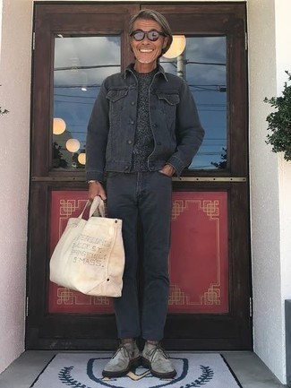 Какие свитера с круглым вырезом носить с серыми ботинками дезертами