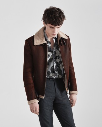 С чем носить серые классические брюки в 20 лет мужчине