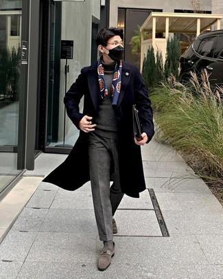 С чем носить серые классические брюки в 20 лет мужчине