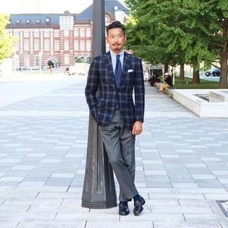 С чем носить серые классические брюки в 30 лет мужчине