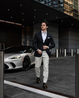 С чем носить серые классические брюки в 30 лет мужчине