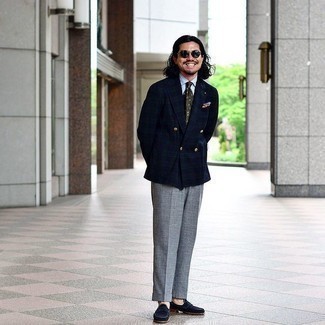 Какие лоферы носить с серыми классическими брюками мужчине