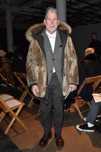 Какие парки носить с серыми классическими брюками мужчине