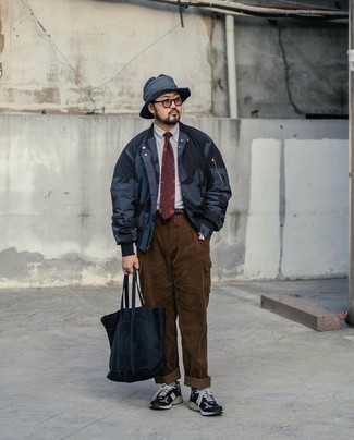 С чем носить серую классическую рубашку мужчине