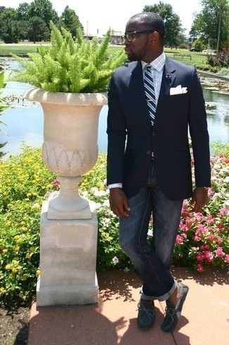 Какие джинсы носить с серыми мокасинами мужчине