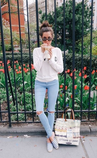 Какие джинсы скинни носить с серыми эспадрильями