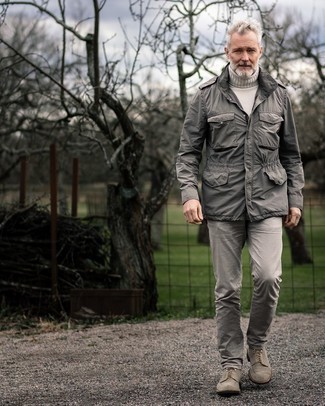 Какие брюки чинос носить с серой полевой курткой