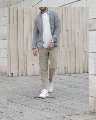 С чем носить серую фланелевую рубашку с длинным рукавом мужчине