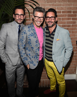 С чем носить серый пиджак с цветочным принтом мужчине