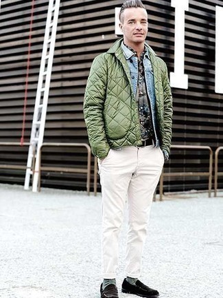 С чем носить серую рубашку с длинным рукавом с цветочным принтом мужчине