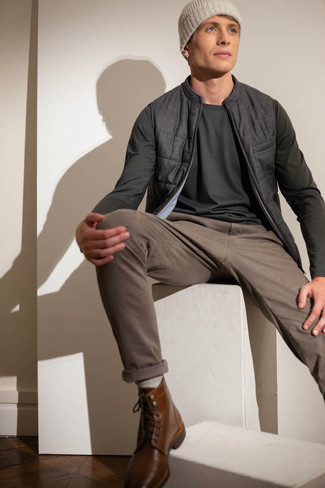 С чем носить серую куртку без рукавов мужчине