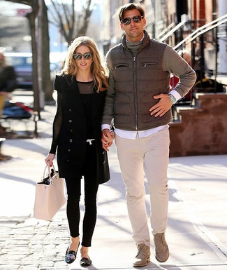 Какие водолазки носить с серой курткой без рукавов мужчине