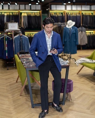 С чем носить серую классическую рубашку в мелкую клетку мужчине