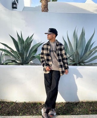 С чем носить серую рубашку в мелкую клетку мужчине