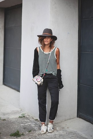 С чем носить серую шляпу женщине