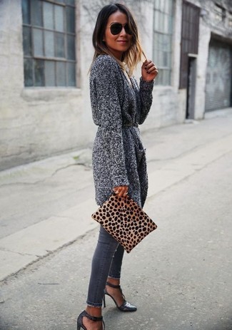 Какие открытые кардиганы носить с серыми босоножками на каблуке