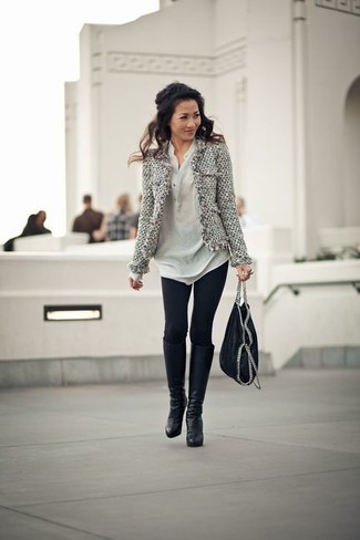 Какие сапоги носить с серой футболкой на пуговицах