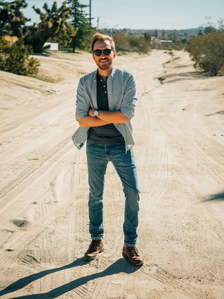 С чем носить серую футболку на пуговицах мужчине