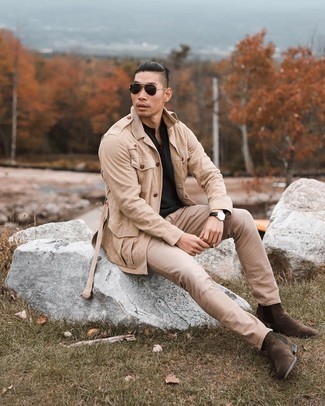 С чем носить серую футболку на пуговицах мужчине