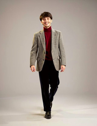 С чем носить серый шерстяной пиджак с узором "в ёлочку" мужчине