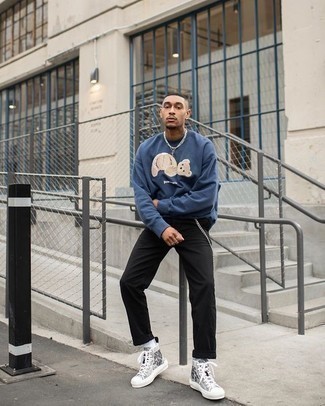 Какие свитшоты носить с серыми высокими кедами мужчине