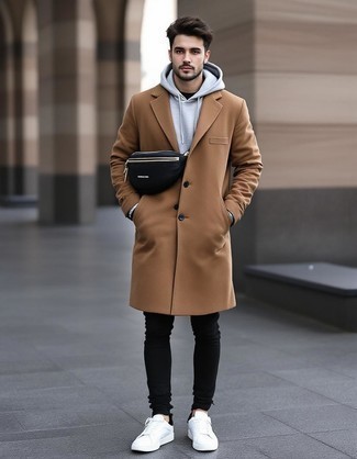 Как носить серый худи с черными джинсами мужчине