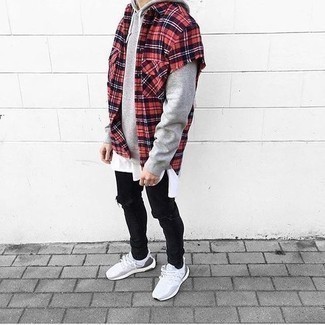 Как носить серый худи с черными джинсами мужчине