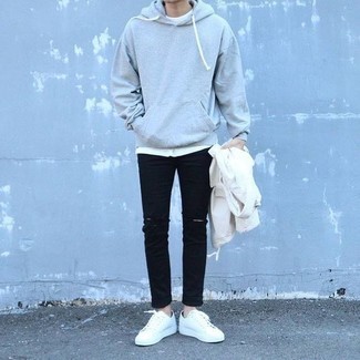 Как носить серый худи с черными джинсами мужчине