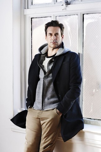 Как носить серый худи с черным длинным пальто