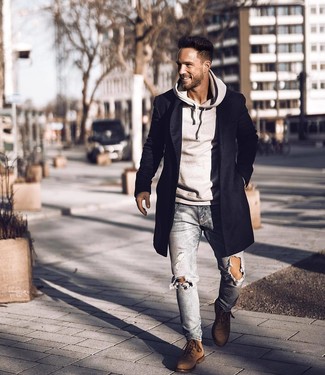 Как носить серый худи с черным длинным пальто