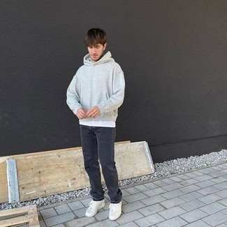 Как носить серый худи с серыми джинсами мужчине