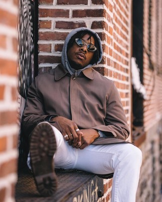 Как носить серый худи с серым дождевиком мужчине