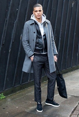 Как носить серый худи с серыми шерстяными брюками чинос