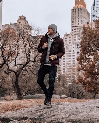 Как носить серый худи с красной курткой-пуховиком мужчине