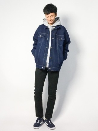 Какие куртки-рубашки носить с серым худи мужчине