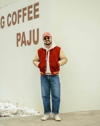 Какие университетские куртки носить с серым худи мужчине