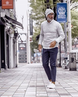 С чем носить серую шапку в горизонтальную полоску мужчине