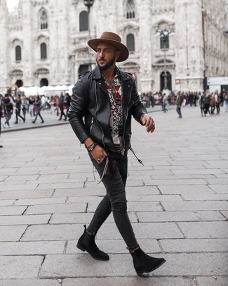 Какие косухи носить с серыми джинсами мужчине