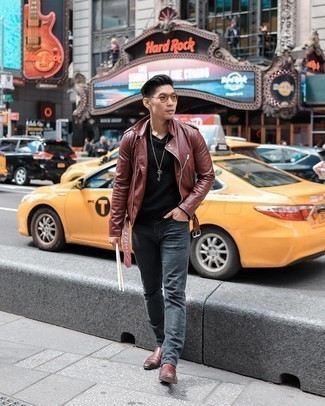 Какие косухи носить с серыми джинсами мужчине