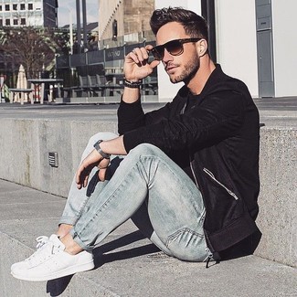 Какие бомберы носить с серыми джинсами мужчине