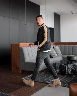 Какие бомберы носить с серыми джинсами мужчине