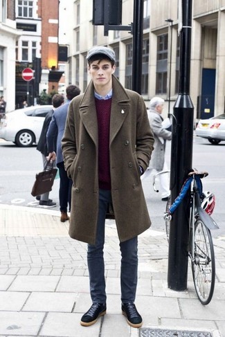 Какие вязаные свитера носить с серыми джинсами мужчине